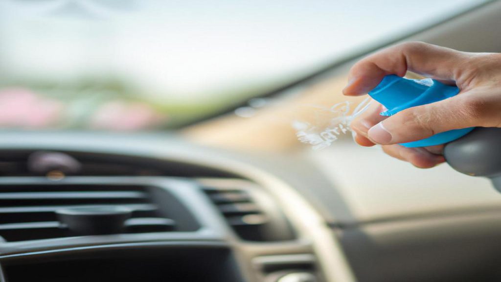 Jak odgrzybić klimatyzację w samochodzie?